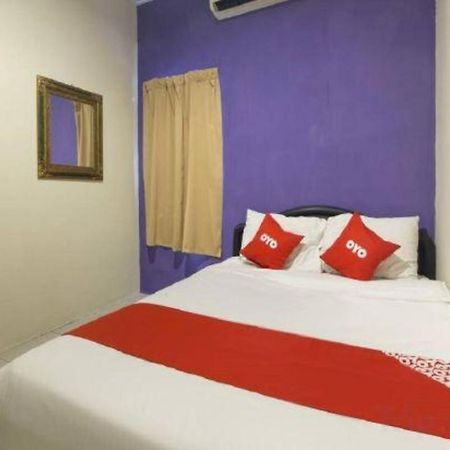 Oyo 44100 Hotel Casavilla Petaling Jaya Bagian luar foto