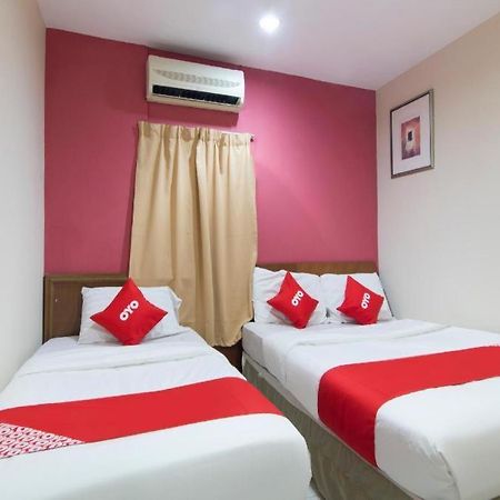 Oyo 44100 Hotel Casavilla Petaling Jaya Bagian luar foto