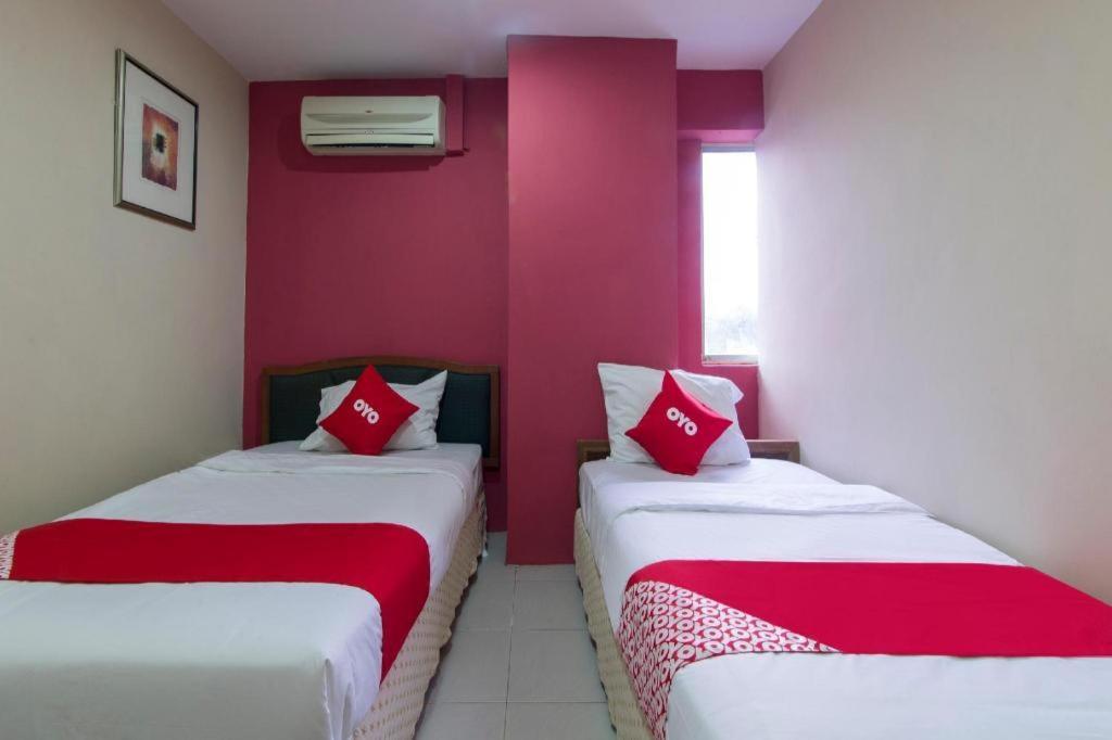 Oyo 44100 Hotel Casavilla Petaling Jaya Bagian luar foto