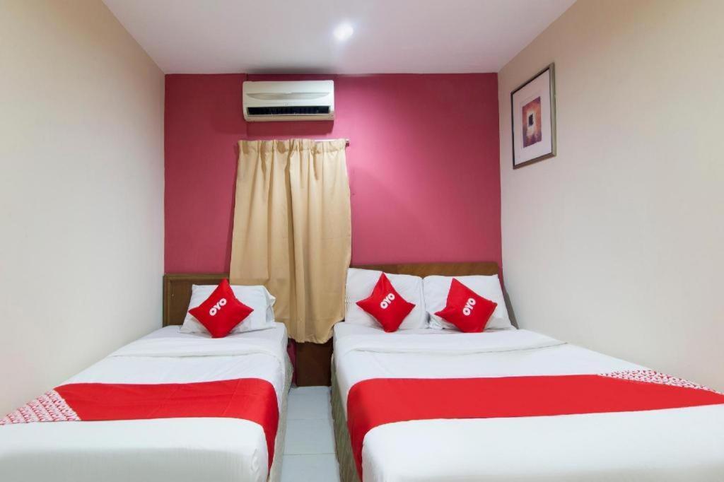 Oyo 44100 Hotel Casavilla Petaling Jaya Bagian luar foto