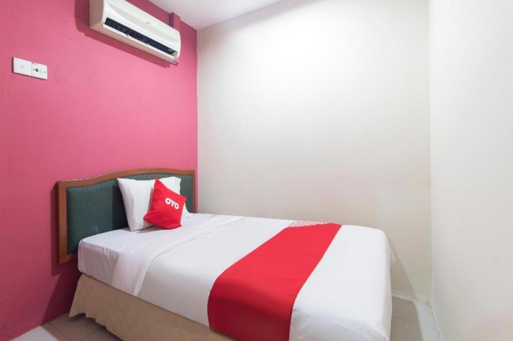 Oyo 44100 Hotel Casavilla Petaling Jaya Bagian luar foto