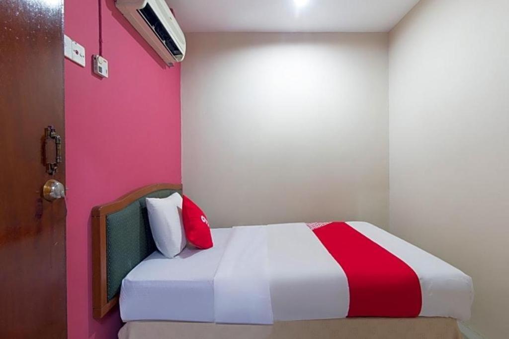 Oyo 44100 Hotel Casavilla Petaling Jaya Bagian luar foto