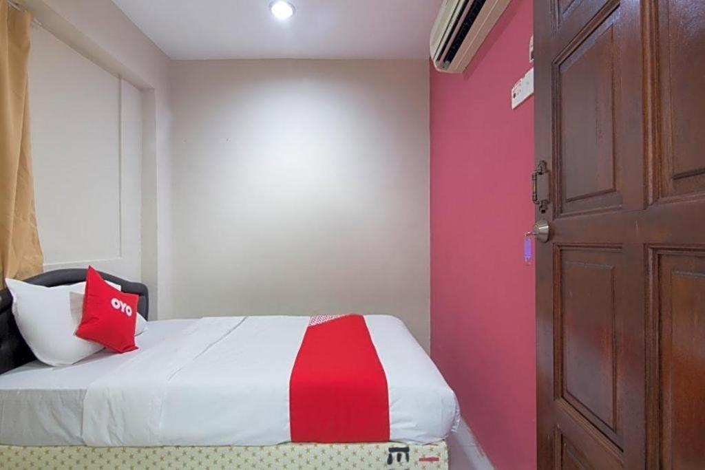Oyo 44100 Hotel Casavilla Petaling Jaya Bagian luar foto