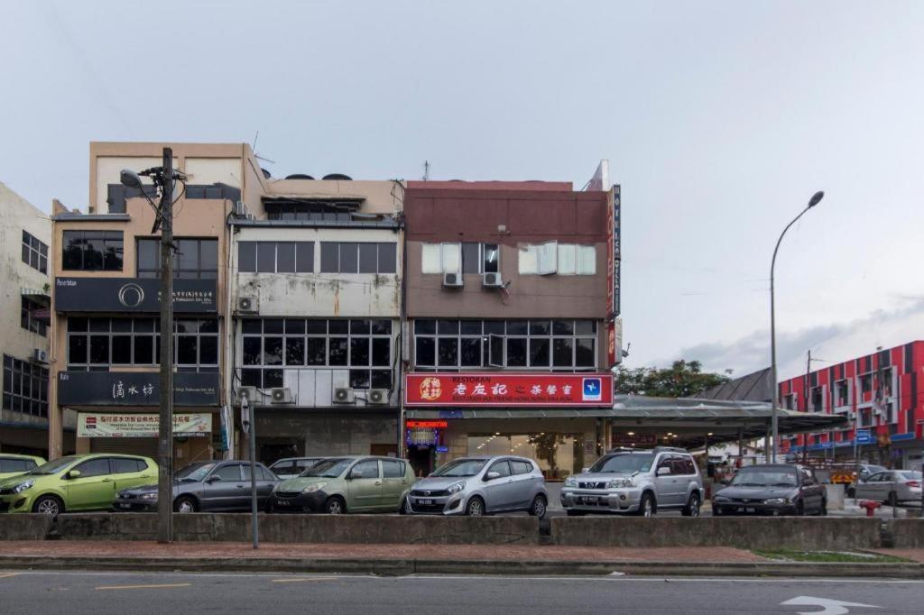 Oyo 44100 Hotel Casavilla Petaling Jaya Bagian luar foto