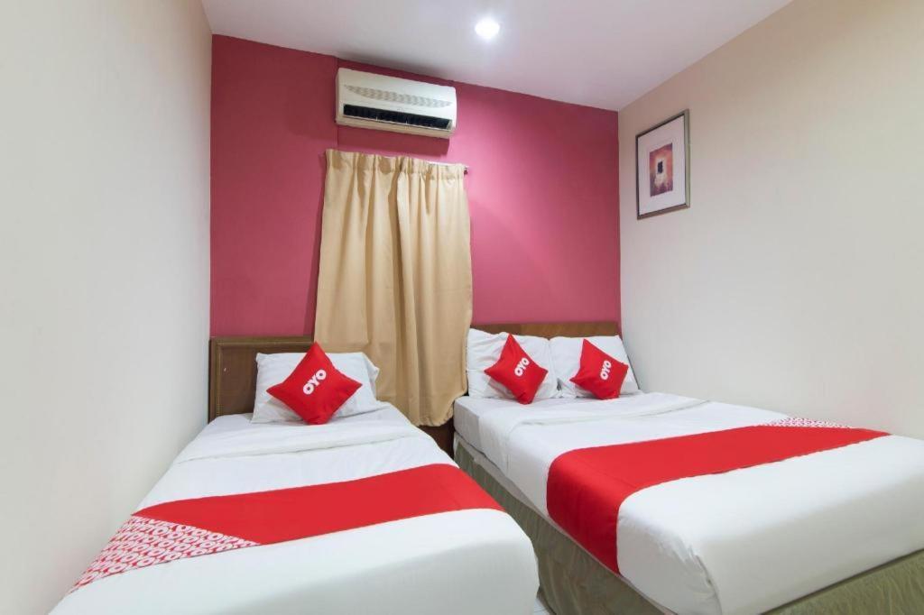 Oyo 44100 Hotel Casavilla Petaling Jaya Bagian luar foto